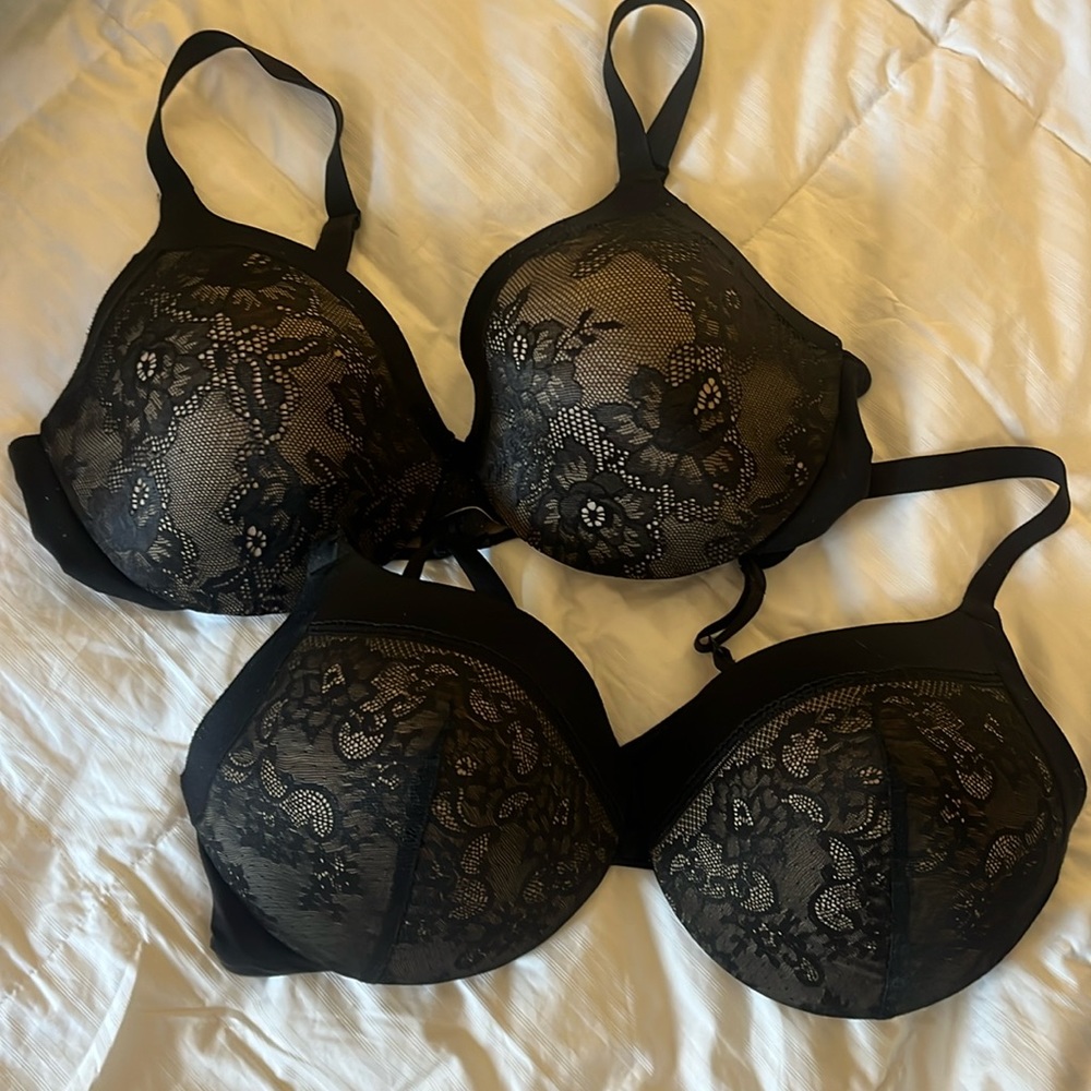 Bundle of Two Black Lace Tee Shirt Bras from Maidenform in 40C